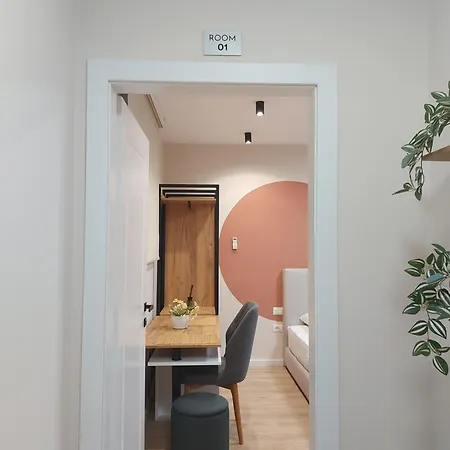 Center Cozy Nest ゲストハウス ティラナ