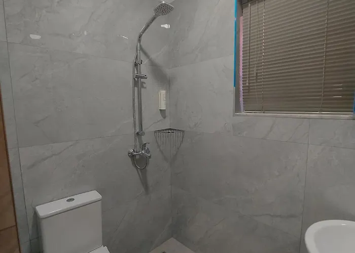 招待所 Center Cozy Nest 地拉那