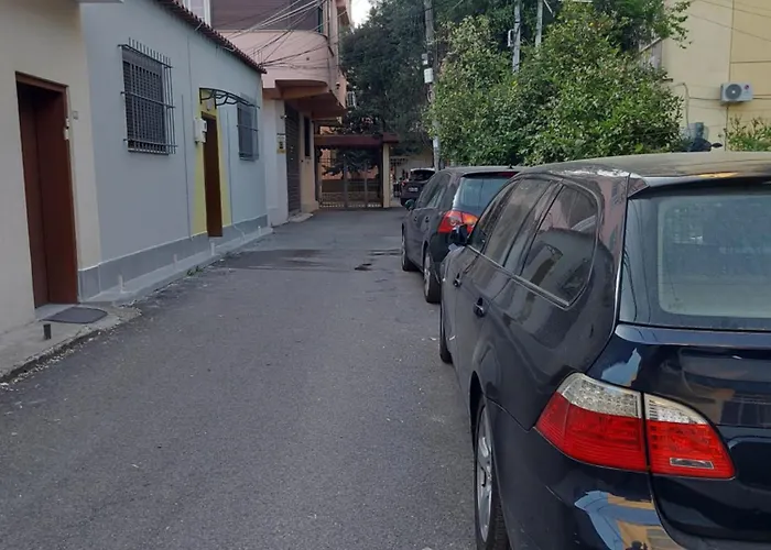 Center Cozy Nest 3* 地拉那